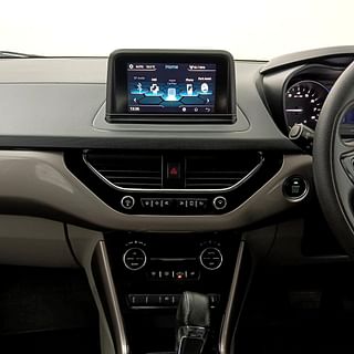 Used 2018 Tata Nexon [2017-2020] XZA Plus Dual Tone Roof AMT Petrol Petrol Automatic interior MUSIC SYSTEM & AC CONTROL VIEW