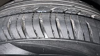 Used 2017 Hyundai Grand i10 [2017-2020] Sportz (O) AT 1.2 Kappa VTVT Petrol Automatic tyres RIGHT FRONT TYRE TREAD VIEW
