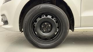 Used 2015 Volkswagen Polo [2015-2019] Comfortline 1.2L (P) Petrol Manual tyres LEFT FRONT TYRE RIM VIEW