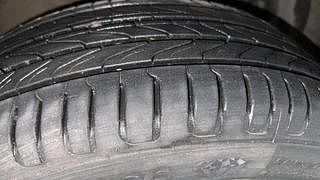 Used 2015 Maruti Suzuki Ciaz [2014-2017] ZXi AT Petrol Automatic tyres RIGHT FRONT TYRE TREAD VIEW