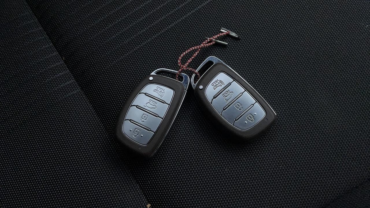 Used 2019 Hyundai Venue [2019-2021] SX 1.0 (O) Turbo Petrol Manual extra CAR KEY VIEW