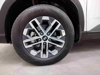 Used 2022 Hyundai Venue SX 1.5 CRDi Diesel Manual tyres LEFT FRONT TYRE RIM VIEW