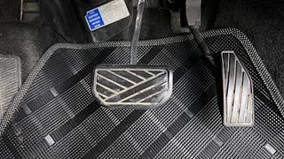 Used 2018 Maruti Suzuki Swift [2017-2021] ZXi AMT Petrol Automatic interior PEDALS VIEW