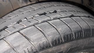 Used 2010 Hyundai i20 [2008-2012] Magna 1.2 Petrol Manual tyres RIGHT FRONT TYRE TREAD VIEW