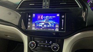 Used 2018 Mahindra Marazzo M8 Diesel Manual top_features Integrated (in-dash) music system