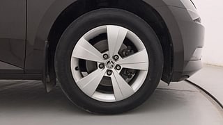 Used 2018 Skoda Superb [2016-2020] Style TSI AT Petrol Automatic tyres RIGHT FRONT TYRE RIM VIEW