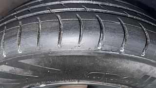 Used 2018 Hyundai Grand i10 [2017-2020] Sportz 1.2 Kappa VTVT Dual Tone Petrol Manual tyres RIGHT FRONT TYRE TREAD VIEW