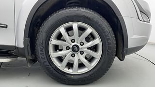Used 2019 Mahindra XUV500 [2017-2021] W9 AT Diesel Automatic tyres RIGHT FRONT TYRE RIM VIEW
