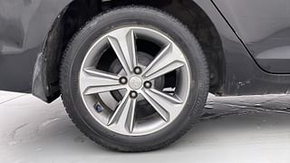 Used 2018 Hyundai Verna [2017-2020] 1.6 VTVT SX (O) Petrol Manual tyres RIGHT REAR TYRE RIM VIEW