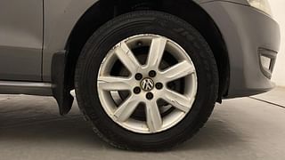 Used 2011 Volkswagen Polo [2010-2014] Highline 1.6L (P) Petrol Manual tyres RIGHT FRONT TYRE RIM VIEW