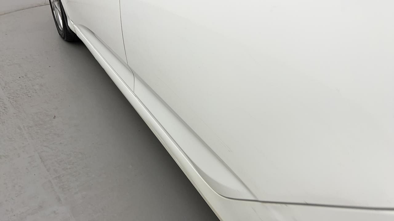Used 2012 Hyundai Verna [2011-2015] Fluidic 1.6 CRDi SX Diesel Manual dents MINOR DENT