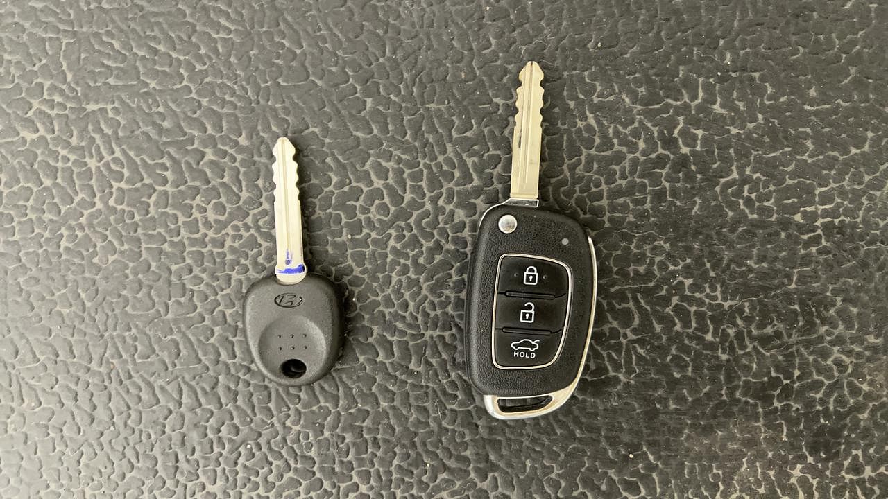 Used 2022 Hyundai Aura S 1.2 CNG Petrol Petrol+cng Manual extra CAR KEY VIEW
