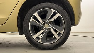 Used 2021 Tata Altroz XZ 1.2 Petrol Manual tyres LEFT REAR TYRE RIM VIEW
