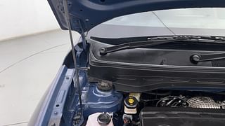 Used 2022 Hyundai Venue [2019-2022] SX 1.5 CRDI Diesel Manual engine ENGINE RIGHT SIDE HINGE & APRON VIEW