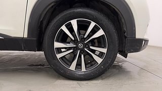 Used 2019 Nissan Kicks [2018-2020] XV Premium (O) Dual Tone Diesel Diesel Manual tyres RIGHT FRONT TYRE RIM VIEW