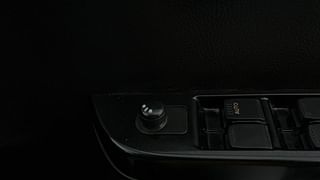 Used 2017 Maruti Suzuki Wagon R 1.0 [2015-2019] VXI AMT Petrol Automatic top_features Adjustable ORVM
