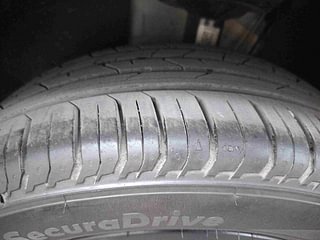 Used 2023 null Petrol Automatic tyres LEFT FRONT TYRE TREAD VIEW