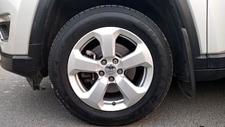 Used 2018 JEEP Compass [2017-2021] Limited 1.4 Petrol AT Petrol Automatic tyres LEFT FRONT TYRE RIM VIEW
