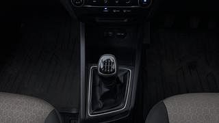 Used 2015 Hyundai Elite i20 [2014-2018] Sportz 1.4 (O) CRDI Diesel Manual interior GEAR  KNOB VIEW