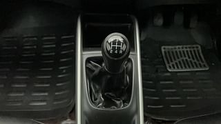 Used 2016 Maruti Suzuki Baleno [2015-2019] Zeta Petrol Petrol Manual interior GEAR  KNOB VIEW