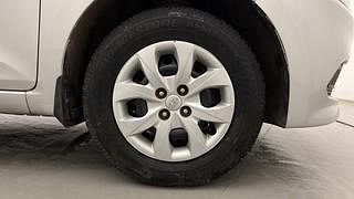 Used 2016 Hyundai Elite i20 [2014-2018] Magna 1.2 Petrol Manual tyres RIGHT FRONT TYRE RIM VIEW