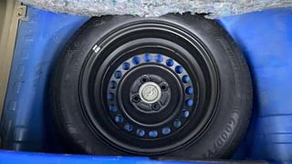 Used 2013 Honda Brio [2011-2016] V MT Petrol Manual tyres SPARE TYRE VIEW