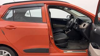 Used 2019 Hyundai Grand i10 [2017-2020] Sportz 1.2 Kappa VTVT Petrol Manual interior RIGHT SIDE FRONT DOOR CABIN VIEW
