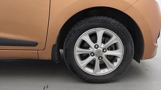 Used 2015 Hyundai Grand i10 [2013-2017] Asta AT 1.2 Kappa VTVT Petrol Automatic tyres RIGHT FRONT TYRE RIM VIEW