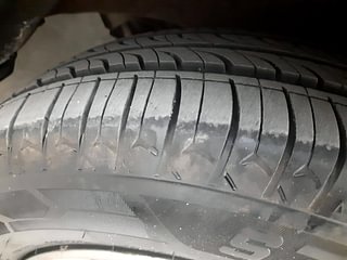 Used 2016 Hyundai Grand i10 [2013-2017] Asta (O) AT 1.2 kappa VTVT Petrol Automatic tyres RIGHT FRONT TYRE TREAD VIEW