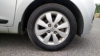Used 2015 Hyundai Xcent [2014-2017] S (O) Petrol Petrol Manual tyres RIGHT FRONT TYRE RIM VIEW