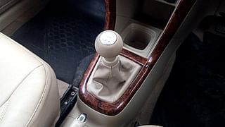 Used 2017 Maruti Suzuki Swift Dzire [2012-2017] VXI (O) Petrol Manual interior GEAR  KNOB VIEW