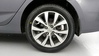 Used 2017 Hyundai Fluidic Verna 4S [2015-2017] 1.6 CRDi SX (O) AT Diesel Automatic tyres LEFT REAR TYRE RIM VIEW
