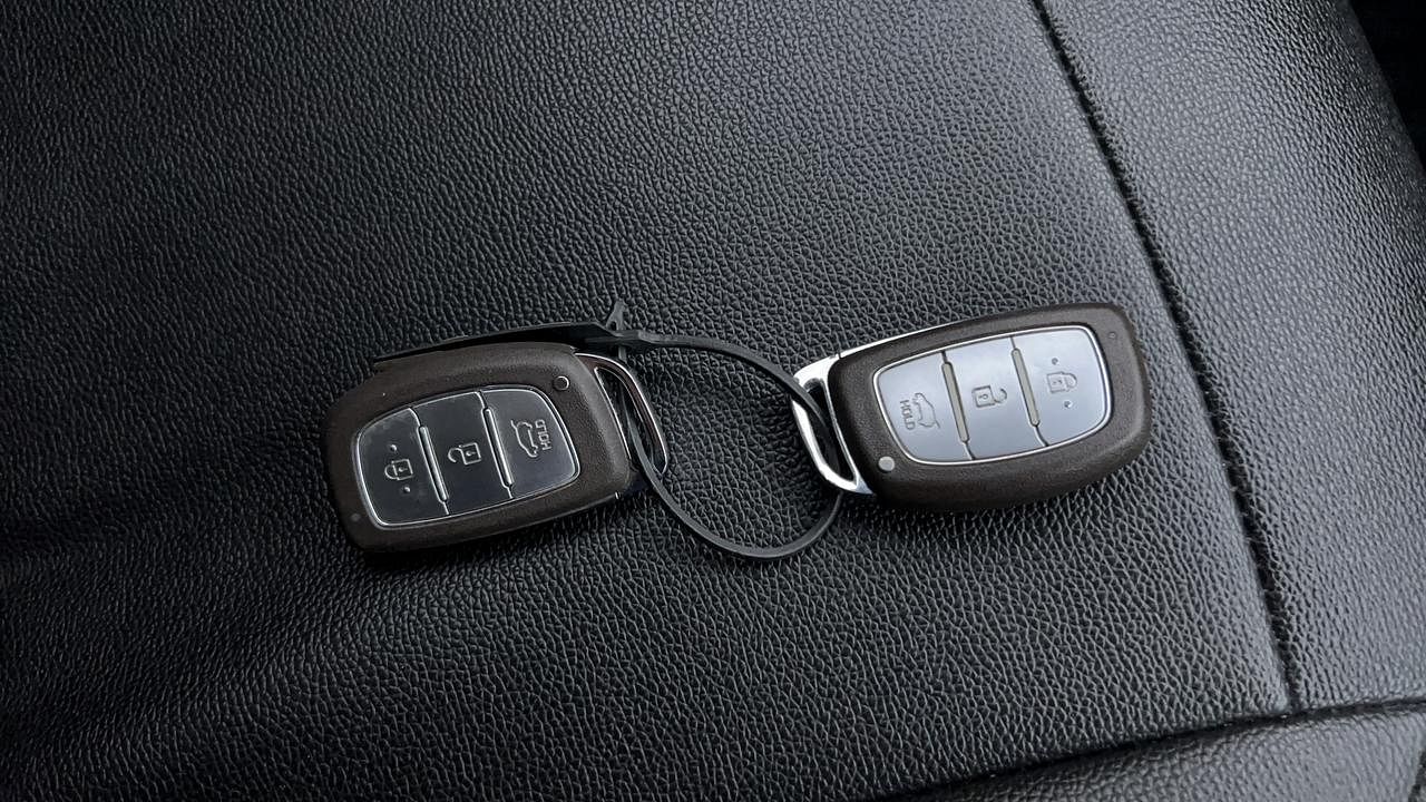 Used 2016 Hyundai Elite i20 [2014-2018] Asta 1.2 (O) Petrol Manual extra CAR KEY VIEW