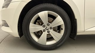 Used 2017 Skoda Superb [2016-2020] Style TSI AT Petrol Automatic tyres LEFT FRONT TYRE RIM VIEW