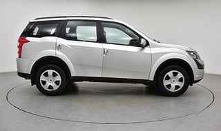 Used 2017 Mahindra XUV500 [2015-2018] W6 1.99 Diesel Manual exterior RIGHT SIDE VIEW