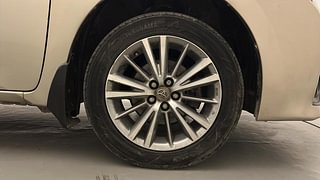 Used 2015 Toyota Corolla Altis [2014-2017] VL AT Petrol Petrol Automatic tyres RIGHT FRONT TYRE RIM VIEW