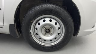 Used 2015 Maruti Suzuki Swift Dzire LXI Petrol Manual tyres RIGHT FRONT TYRE RIM VIEW