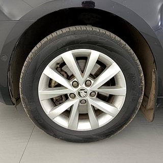 Used 2019 Skoda Octavia [2017-2019] 1.8 TSI AT L K Petrol Automatic tyres LEFT FRONT TYRE RIM VIEW