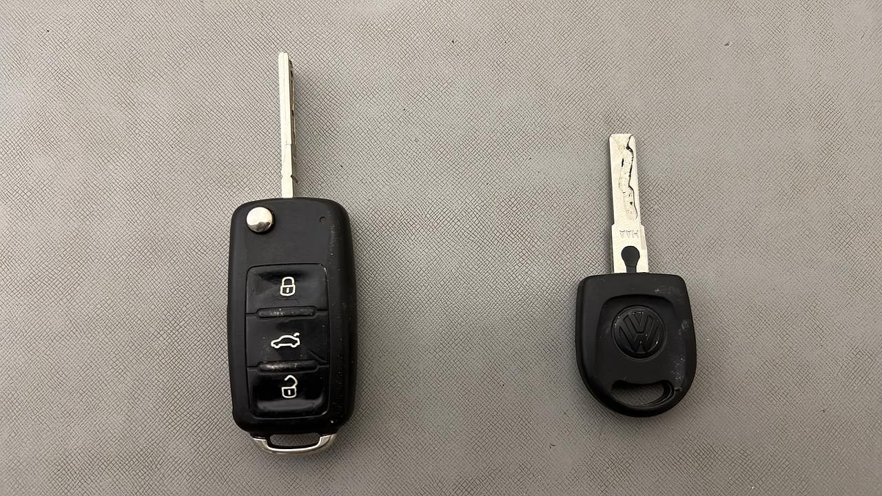 Used 2013 Volkswagen Polo [2010-2014] Comfortline 1.2L (P) Petrol Manual extra CAR KEY VIEW