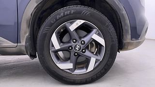 Used 2021 Hyundai Venue [2019-2022] SX Plus 1.0 Turbo DCT Petrol Automatic tyres RIGHT FRONT TYRE RIM VIEW