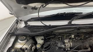 Used 2018 Renault Duster [2015-2020] RXS PetroL Petrol Manual engine ENGINE RIGHT SIDE HINGE & APRON VIEW