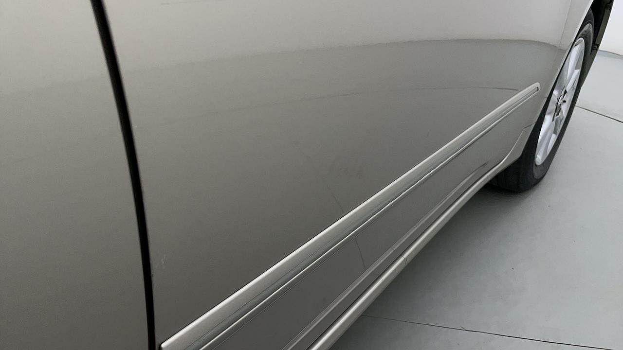 Used 2011 Toyota Corolla Altis [2008-2011] 1.8 G Petrol Manual dents MINOR SCRATCH