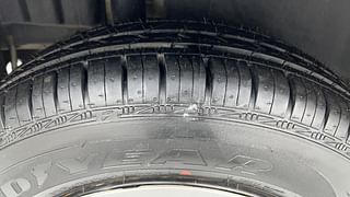 Used 2017 Maruti Suzuki Swift [2011-2017] VDi Diesel Manual tyres RIGHT REAR TYRE TREAD VIEW
