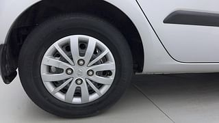 Used 2015 hyundai i10 Sportz 1.1 Petrol Petrol Manual tyres RIGHT REAR TYRE RIM VIEW