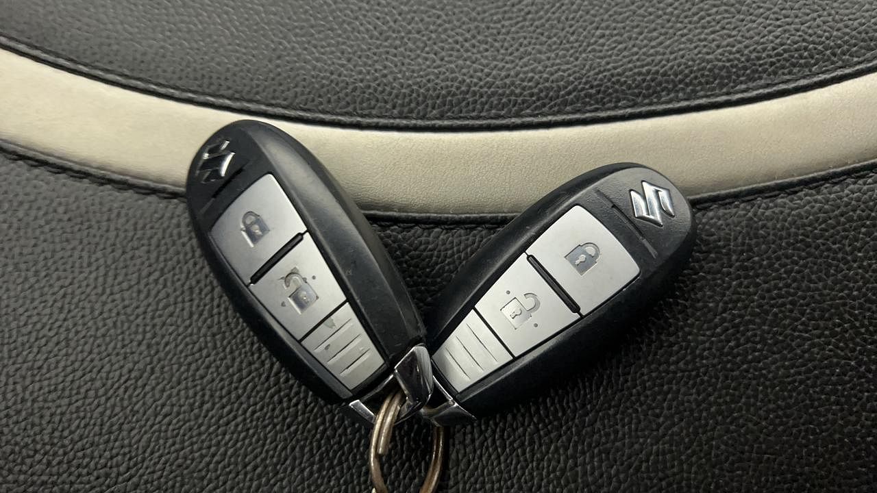 Used 2016 Maruti Suzuki Swift [2011-2017] ZXi Petrol Manual extra CAR KEY VIEW