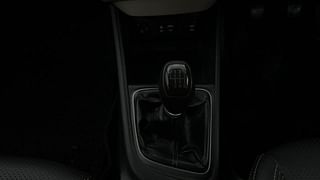 Used 2019 Hyundai Verna [2017-2020] 1.6 CRDI SX Diesel Manual interior GEAR  KNOB VIEW