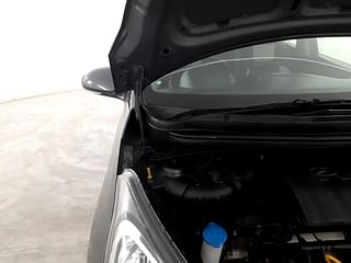 Used 2018 Hyundai Xcent [2017-2019] SX (O) Petrol Petrol Manual engine ENGINE RIGHT SIDE HINGE & APRON VIEW