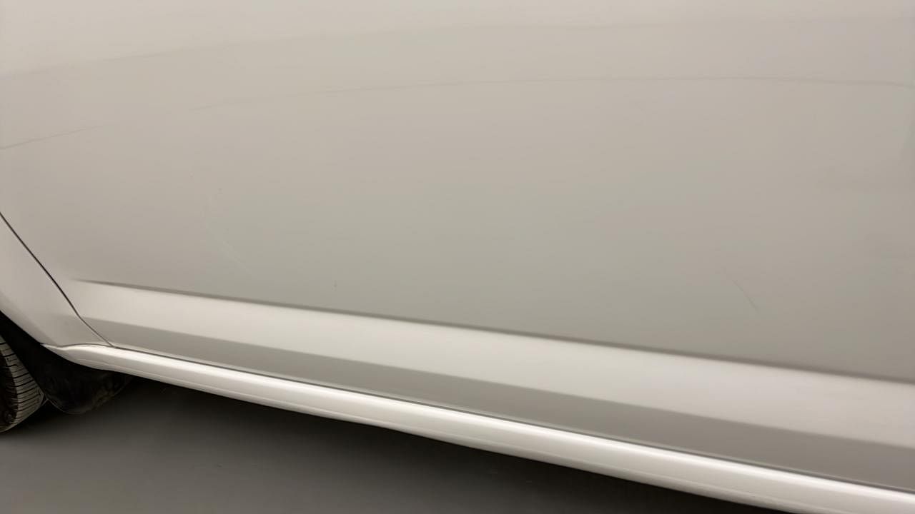 Used 2015 Skoda Octavia [2013-2017] Elegance 1.8 TSI AT Petrol Automatic dents MINOR SCRATCH