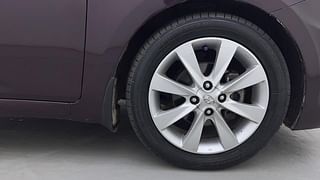 Used 2011 Hyundai Verna [2011-2015] Fluidic 1.6 CRDi SX Opt AT Diesel Automatic tyres RIGHT FRONT TYRE RIM VIEW