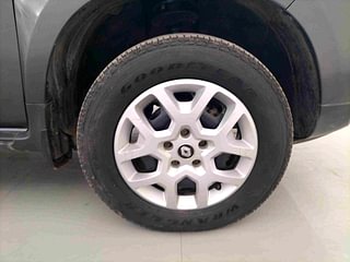 Used 2019 renault Duster 85 PS RXS MT Diesel Manual tyres RIGHT FRONT TYRE RIM VIEW
